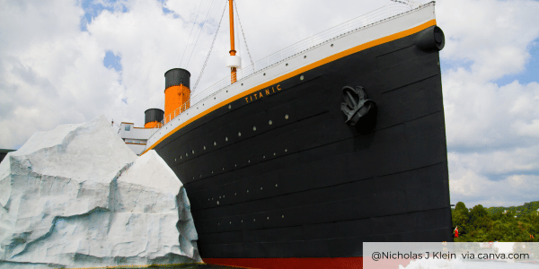 titanic and iceberg (2)